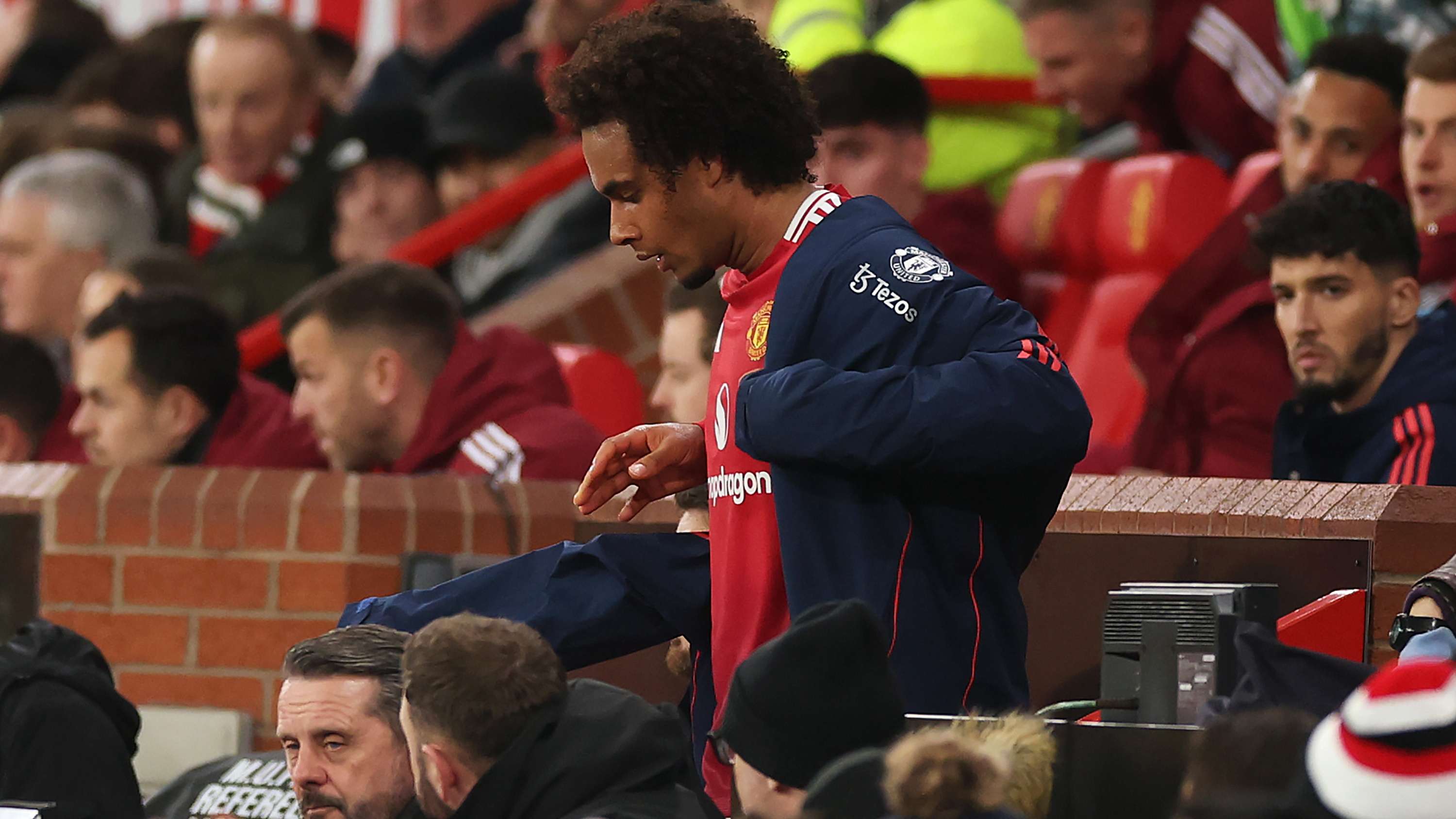 理层对他的 理层对他的